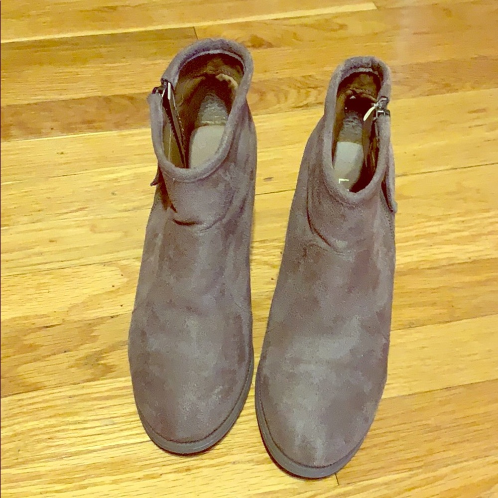 Taupe brown booties size 6